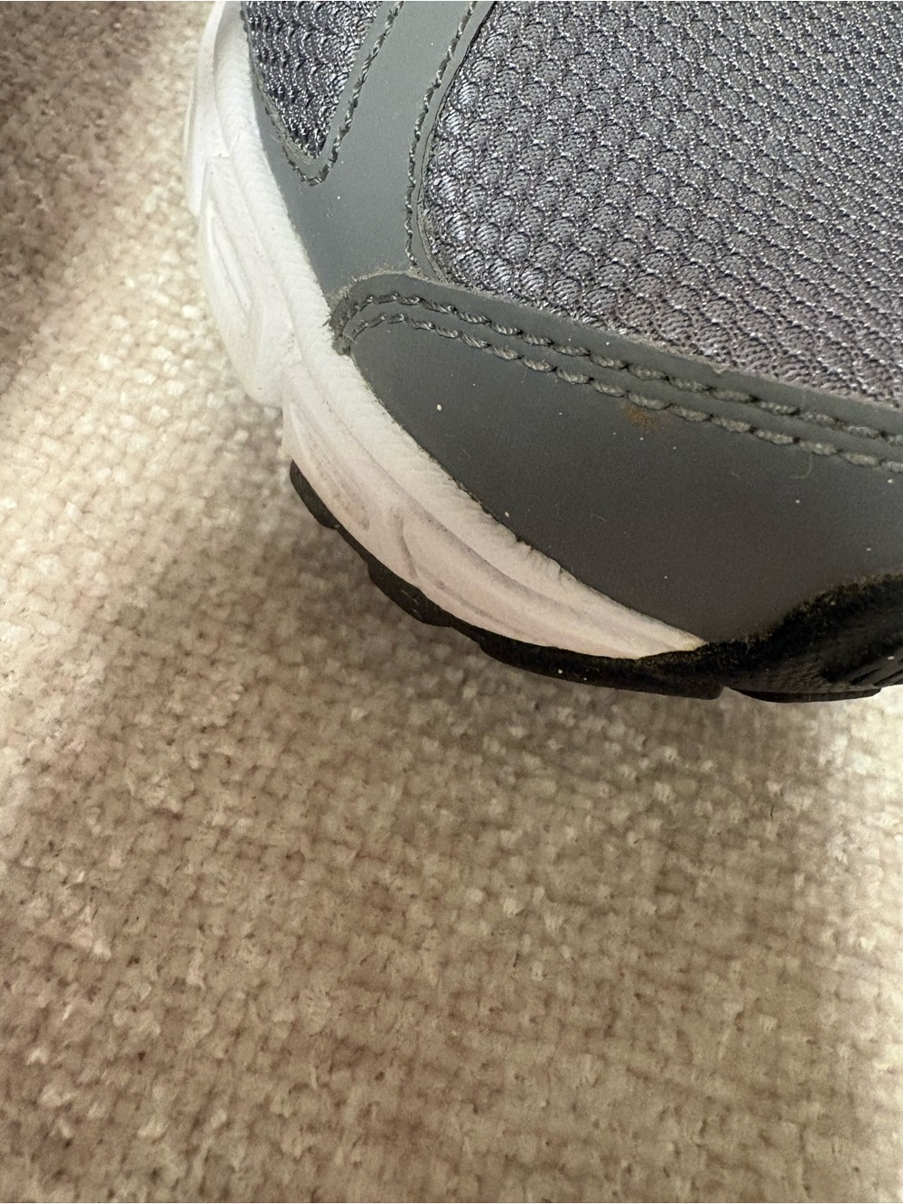Nike Men’s Gray and Black DownShifter 5 Running Shoes with Orange Logo Size 9.5 - Picture 6 of 16